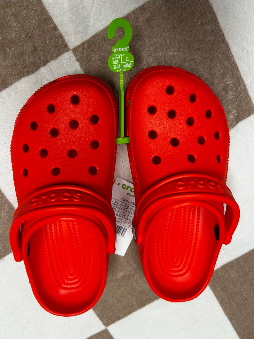 CROCS Classic Clogs in Bright Red
